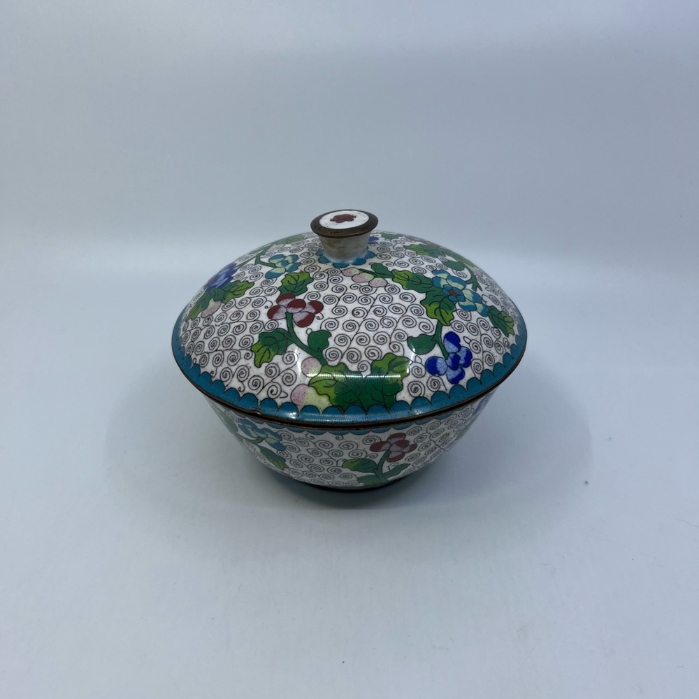 Vintage Cloissenne Lidded Trinket Bowl With Flower Motiff Enamelled Green Int
